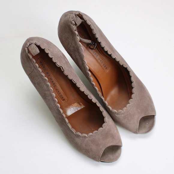 Marc by Marc Jacobs Brown Suede Scallop Open Peep Toe Heels Size 7 - Picture 4 of 10